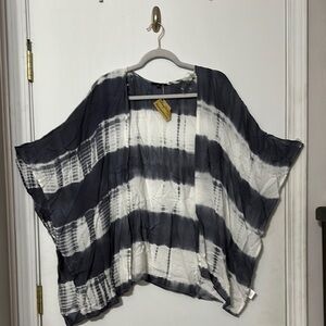 Staccato Gray and White Kimono